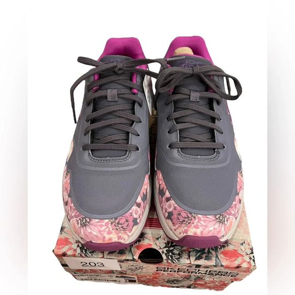 NIB Skechers Women’s Relaxed Fit Spikeless Floral Golf Shoes size 8 - Picture 5 of 9